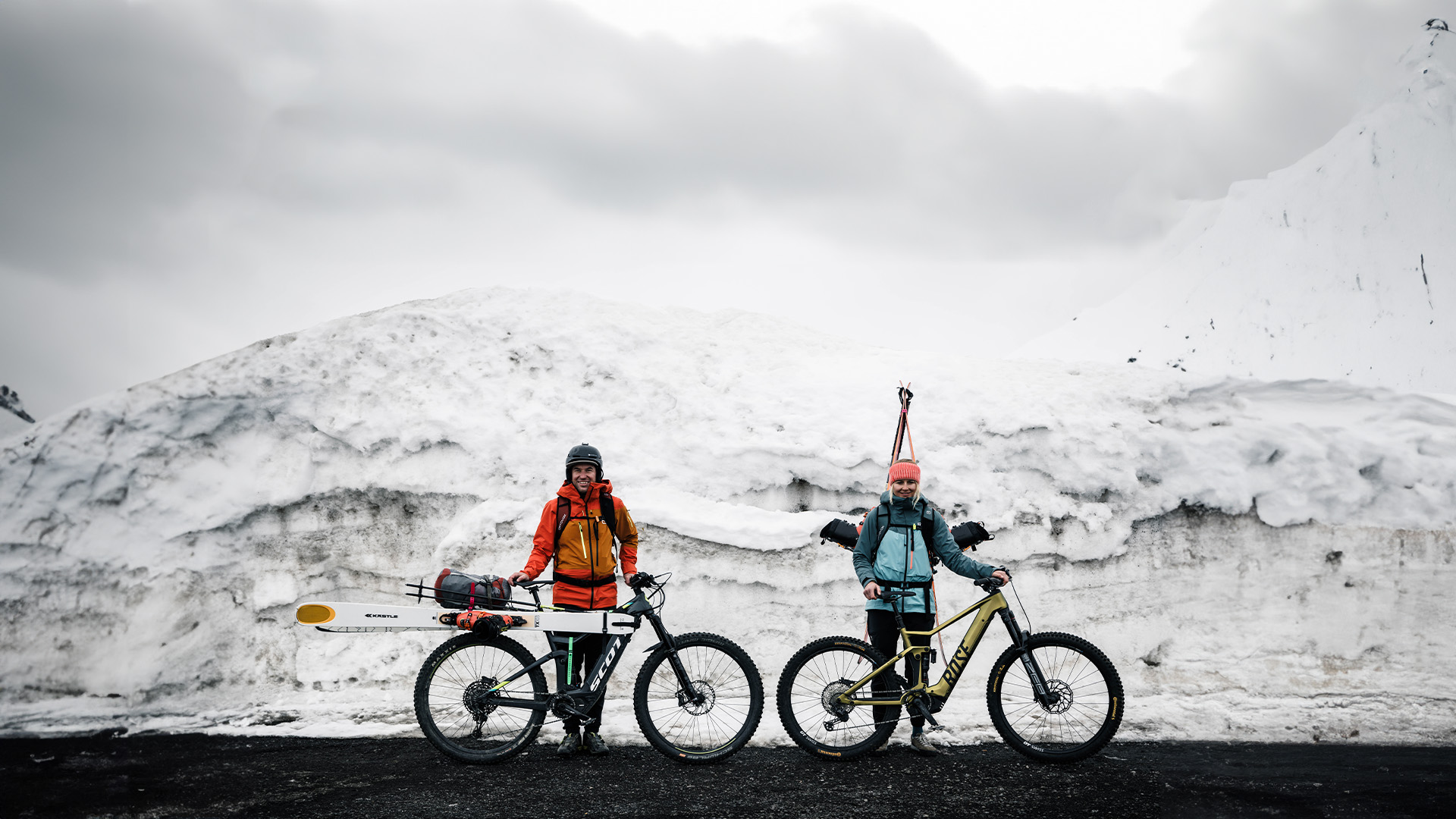 Person, Bicycle, Wheel, Helmet, Glove