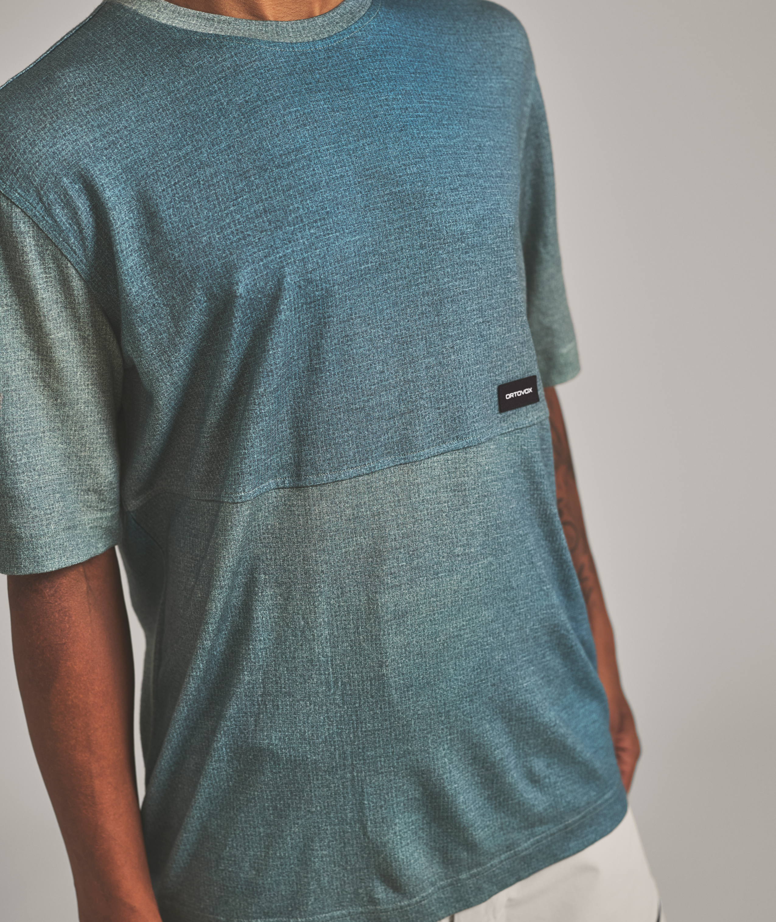 83083-185_MERINO_PATCH_PRINT_TS_M-D-02.jpg 83083-185_MERINO_PATCH_PRINT_TS_M-D-02.jpg