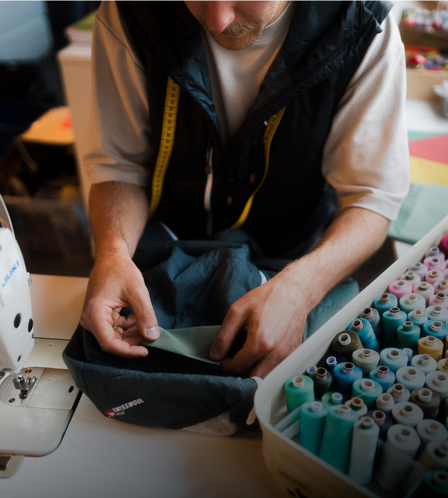 250625_LP_2ndLife_RepService_Desktop_900x1000_CWI Person, Sewing, Body Part, Finger, Hand