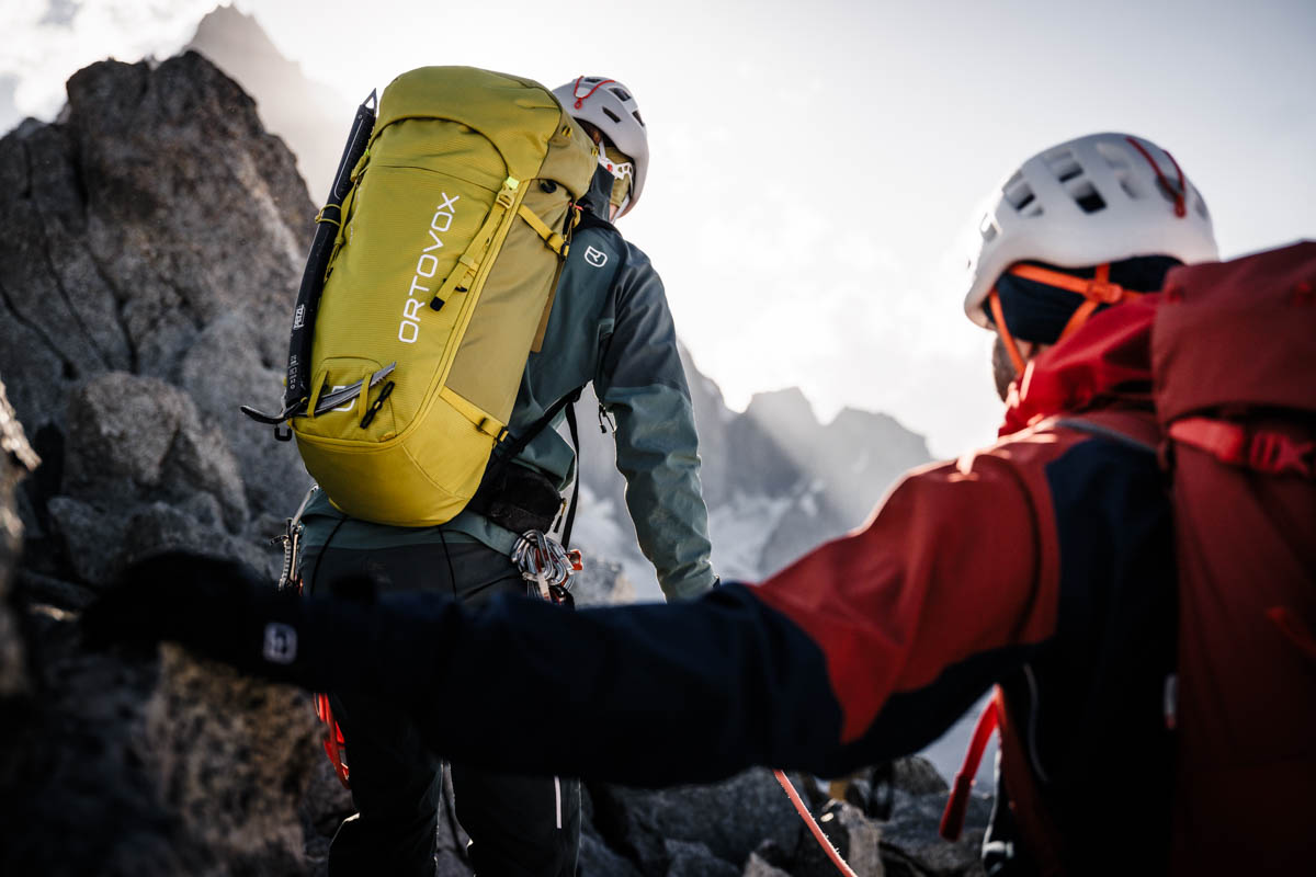 _DB_3021_HIGH ALPINE_S24_Courmayeur_MaxDraeger_MidRes Helmet, Bag, Backpack, Helmet, Bag, Person, Helmet, Bag, Person, Helmet, Bag, Person