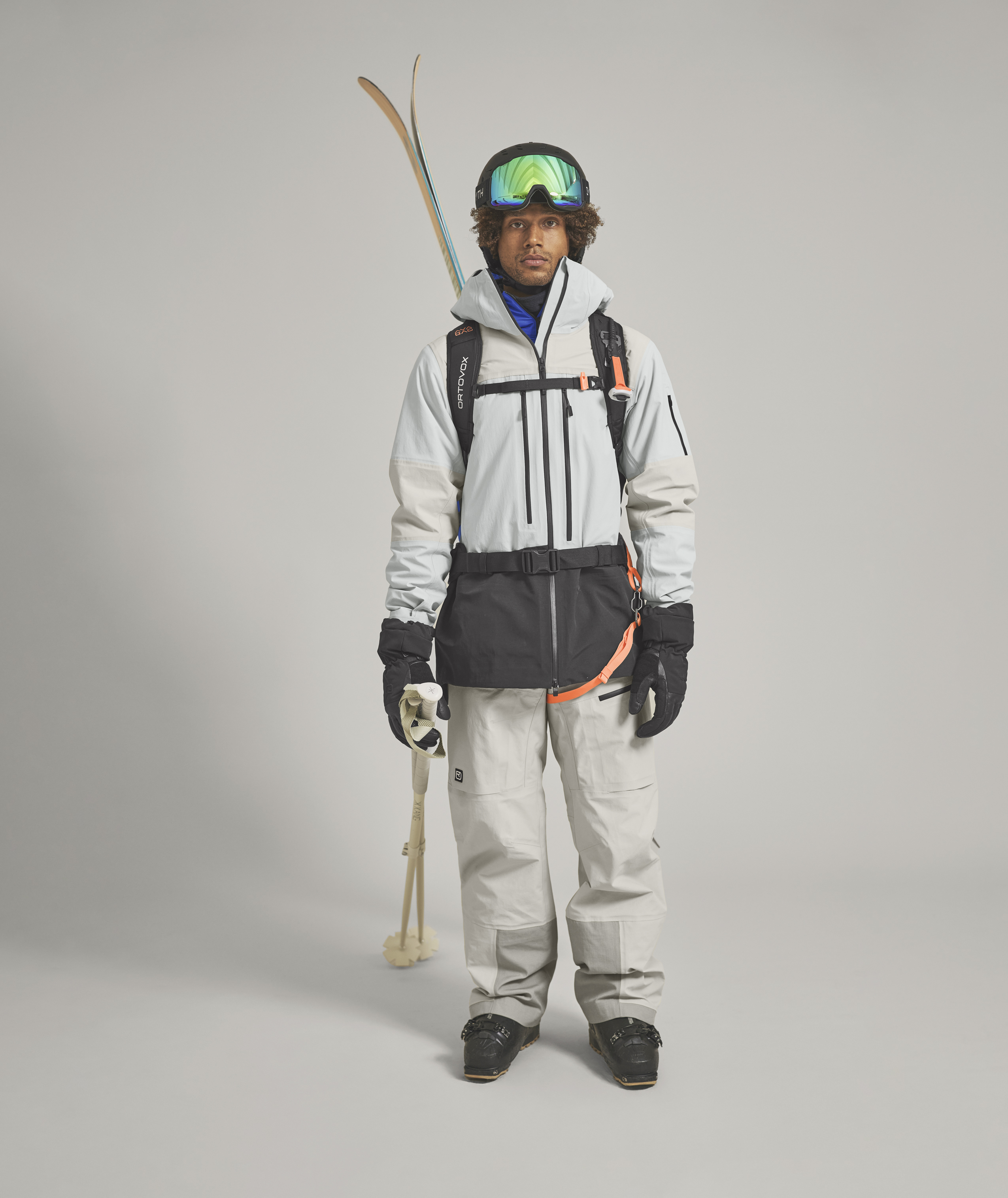 Hardhat, Helmet, Glove, Person, Lifejacket, Hardhat, Helmet, Glove, Person, Lifejacket