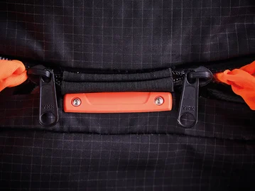 <div align="center">Zuverlässiges Öffnen der Airbagtasche</div>