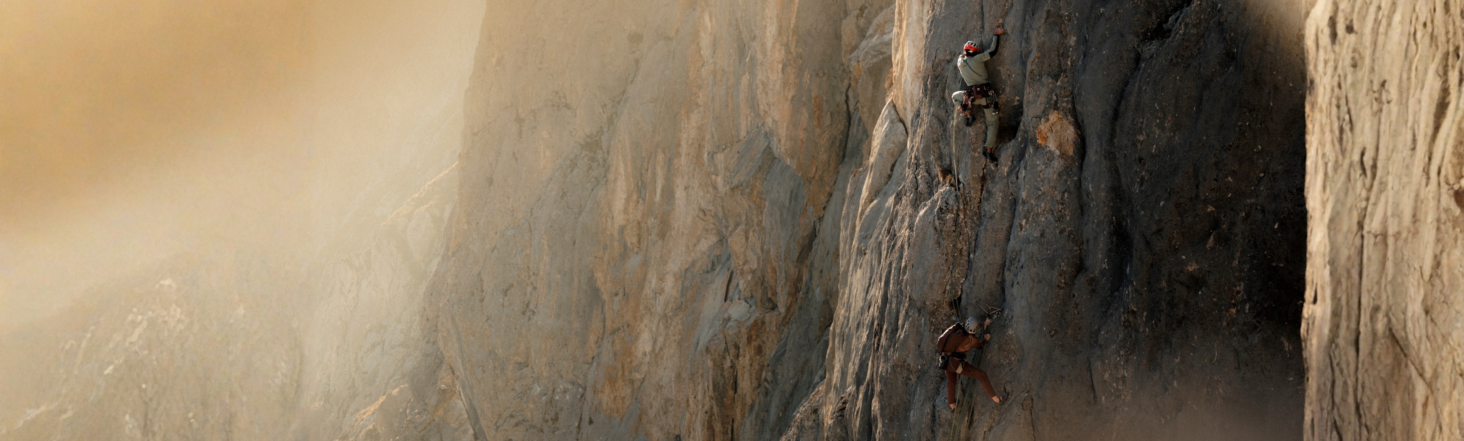 Karriere_S26_5000x1506 rock climbing, climbers, ropes, mountain, crag