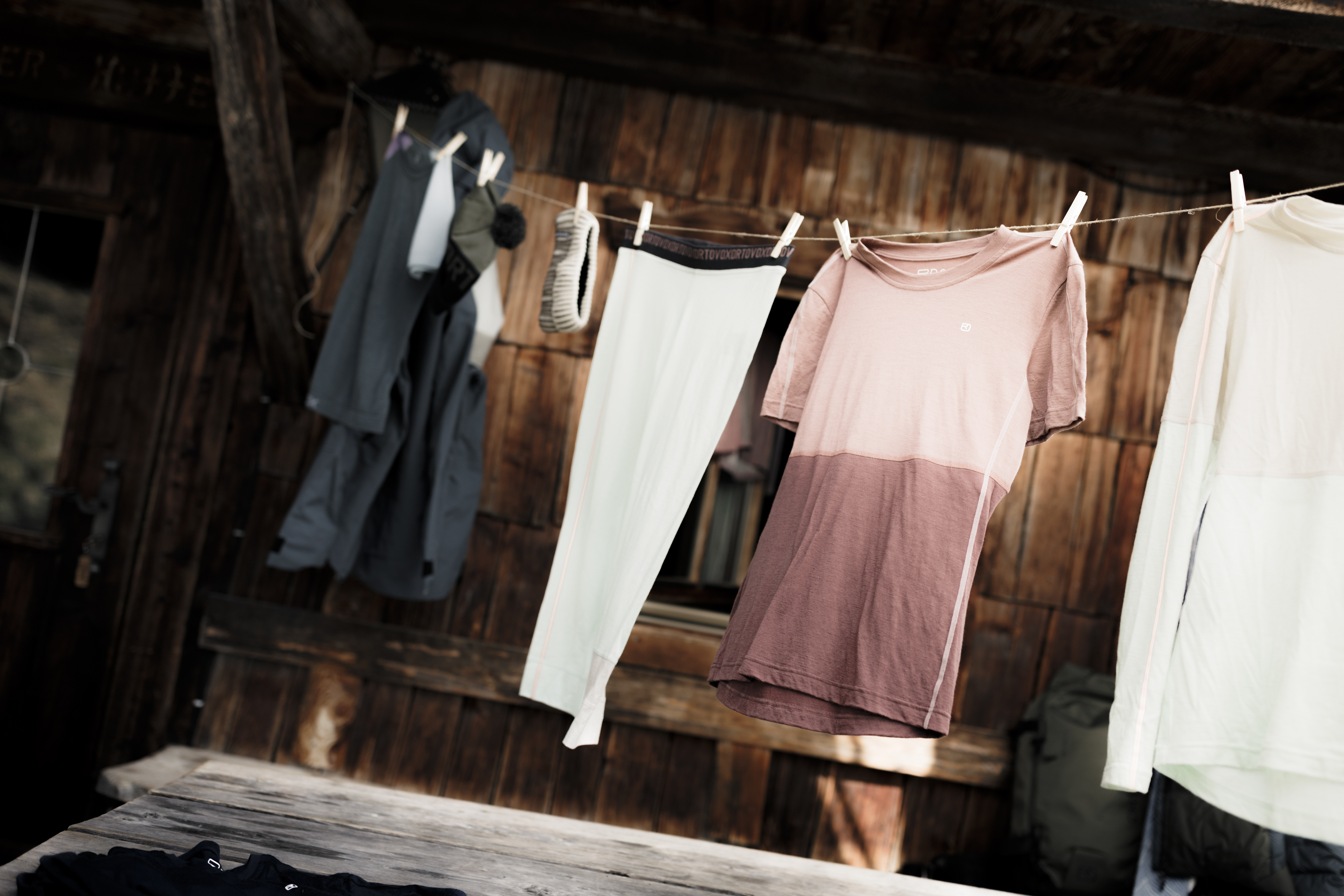 N5A0724_BASELAYER_WS2526_Fgen_MaxDraeger_MedRes Glove, Boutique, Handbag, Long Sleeve, T-Shirt