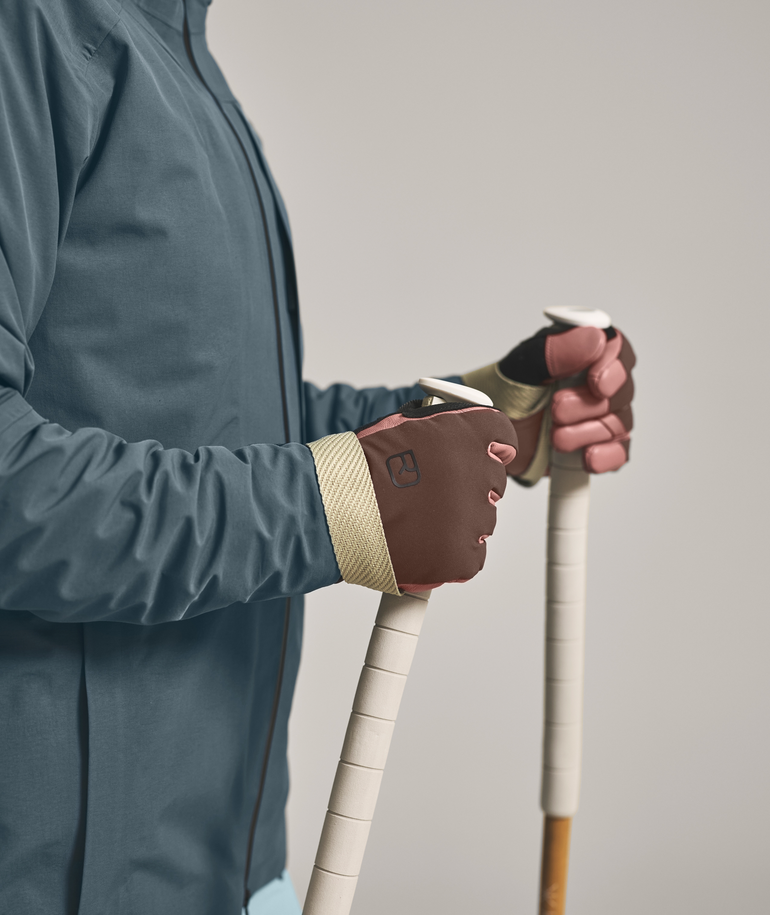 56312-MERINO_MOUNTAIN_GLOVE_W-D-01.jpg 56312-MERINO_MOUNTAIN_GLOVE_W-D-01.jpg