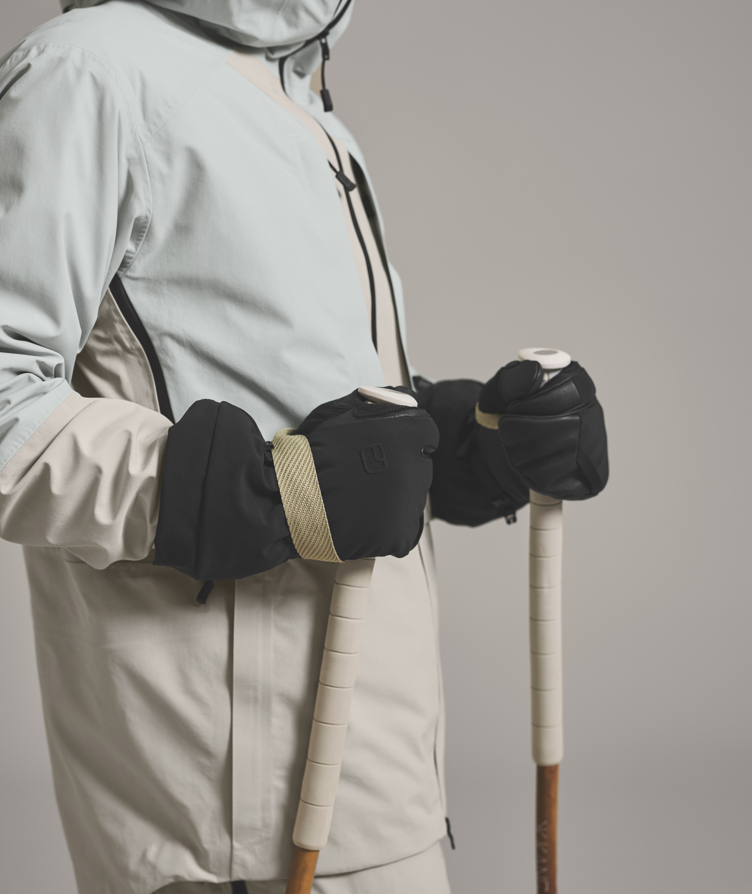 Coat, Glove, Adult, Man, Person, Coat, Glove, Adult, Man, Person