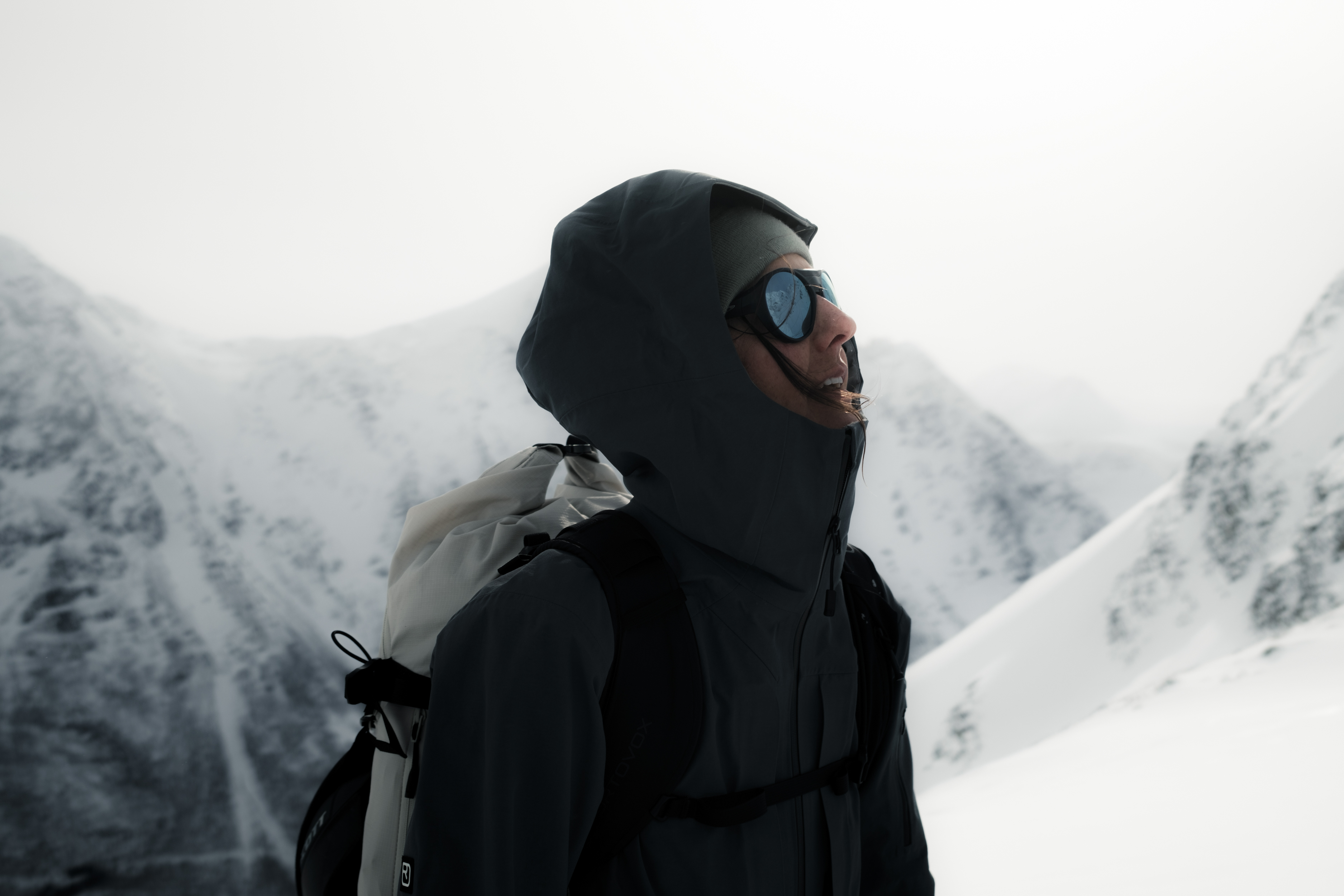 DSF6251_FREERIDE_WS2526_Norwegen_MaxDraeger_MedRes Hood, Coat, Hoodie, Person, Woman