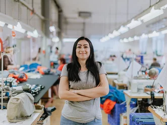 220412_Landingpage_Lena_4er_Kachel_People_Report_662x496_KrS