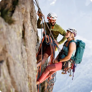 <p style="text-align: center;"><font color="#ffffff">Sicher am Berg im Sommer </font></p>