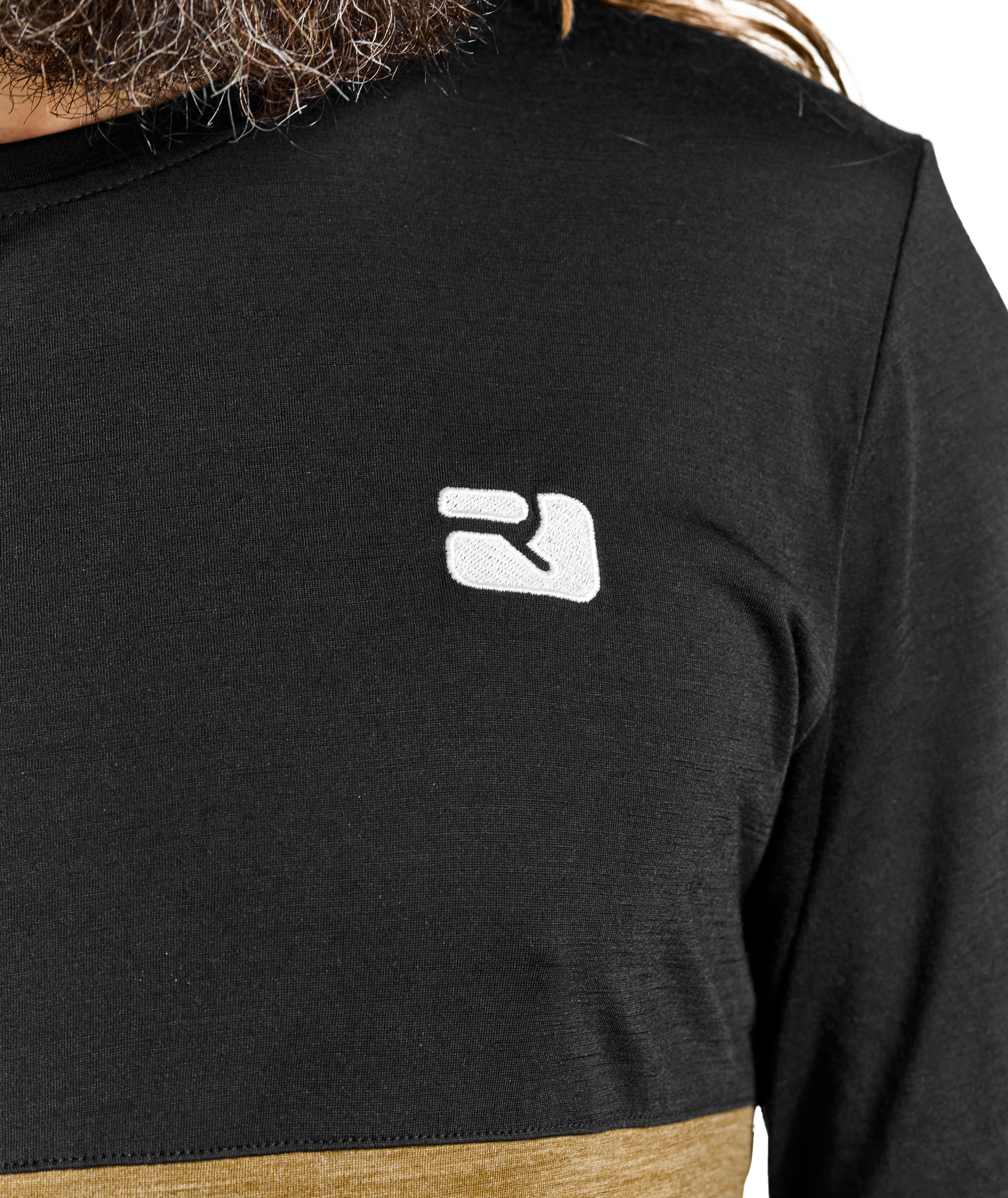 84061-90201-150_COOL_LOGO_LS_M_black_raven-D-01.jpg 84061-90201-150_COOL_LOGO_LS_M_black_raven-D-01.jpg