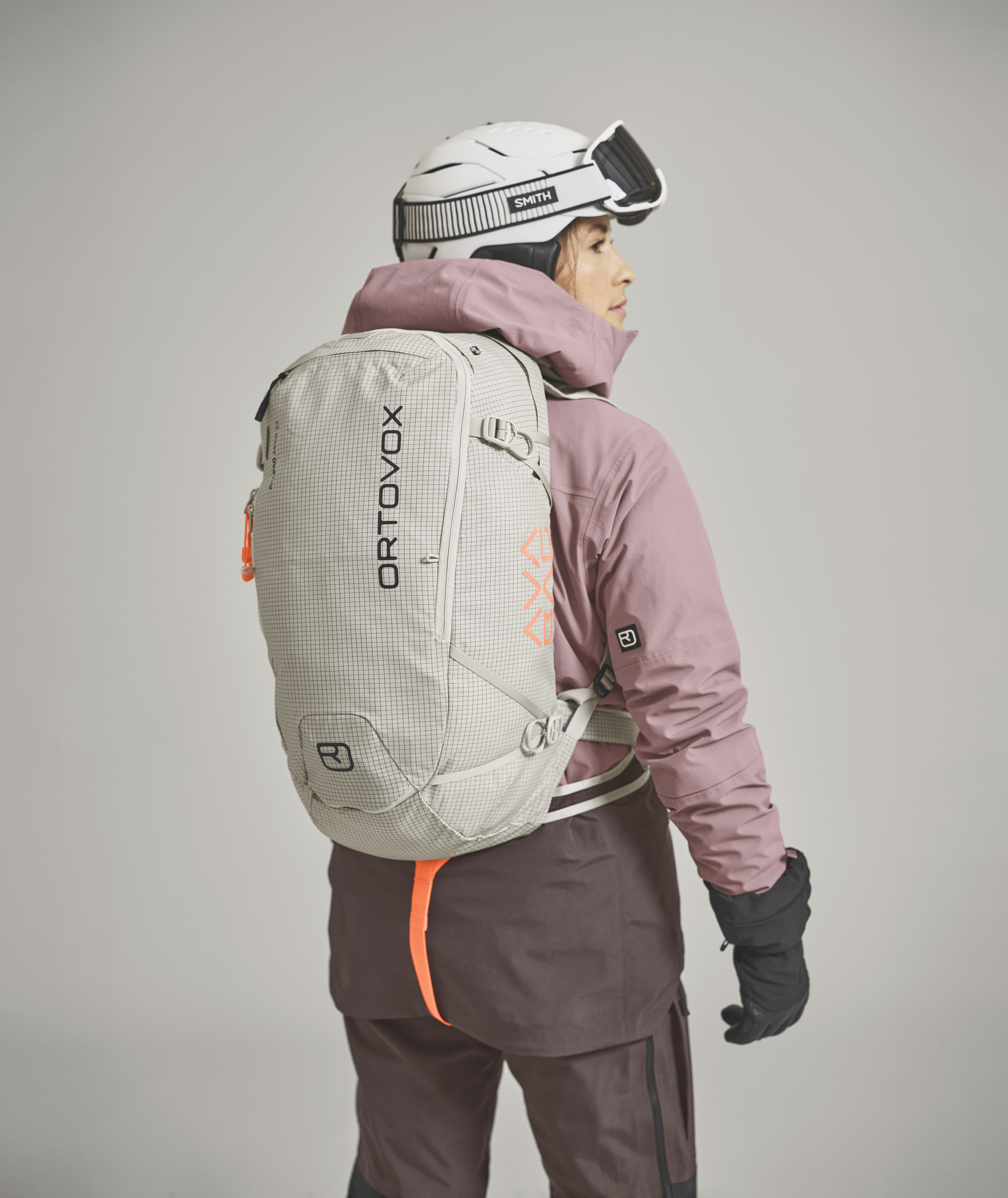 Bag, Glove, Helmet, Backpack, Person, Bag, Glove, Helmet, Backpack, Person