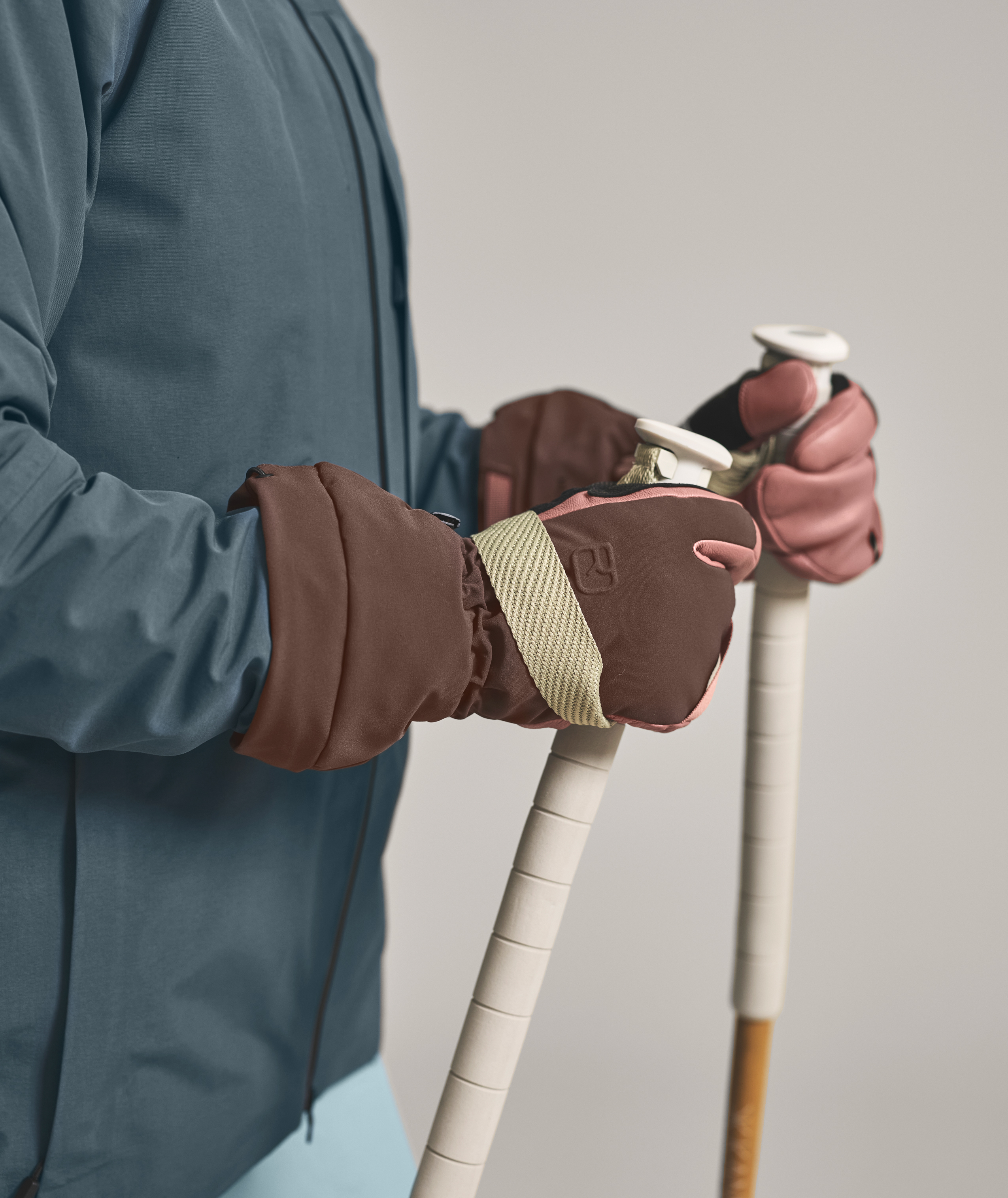 Clothing, Glove, Person, Clothing, Glove, Person