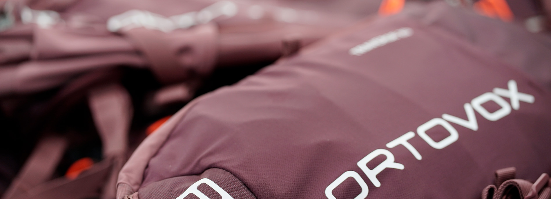 251125_Protact_Lieferkette_SupplyChain_1900x688_CWI Cushion, Home Decor, Bag, Logo, Glove