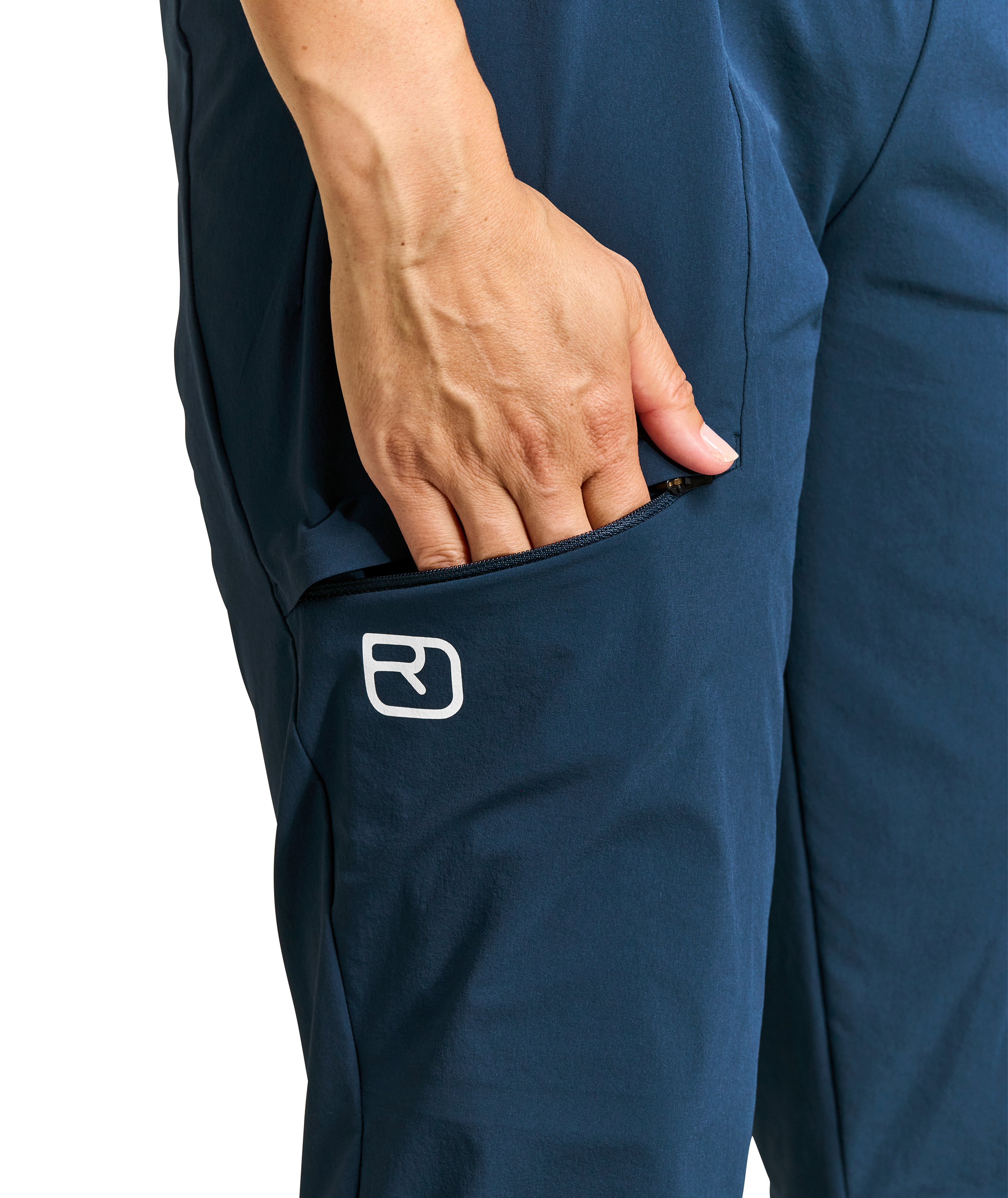 62644-54201-PIZ_SELVA_PANTS_W_deep_ocean-D-03.jpg 62644-54201-PIZ_SELVA_PANTS_W_deep_ocean-D-03.jpg