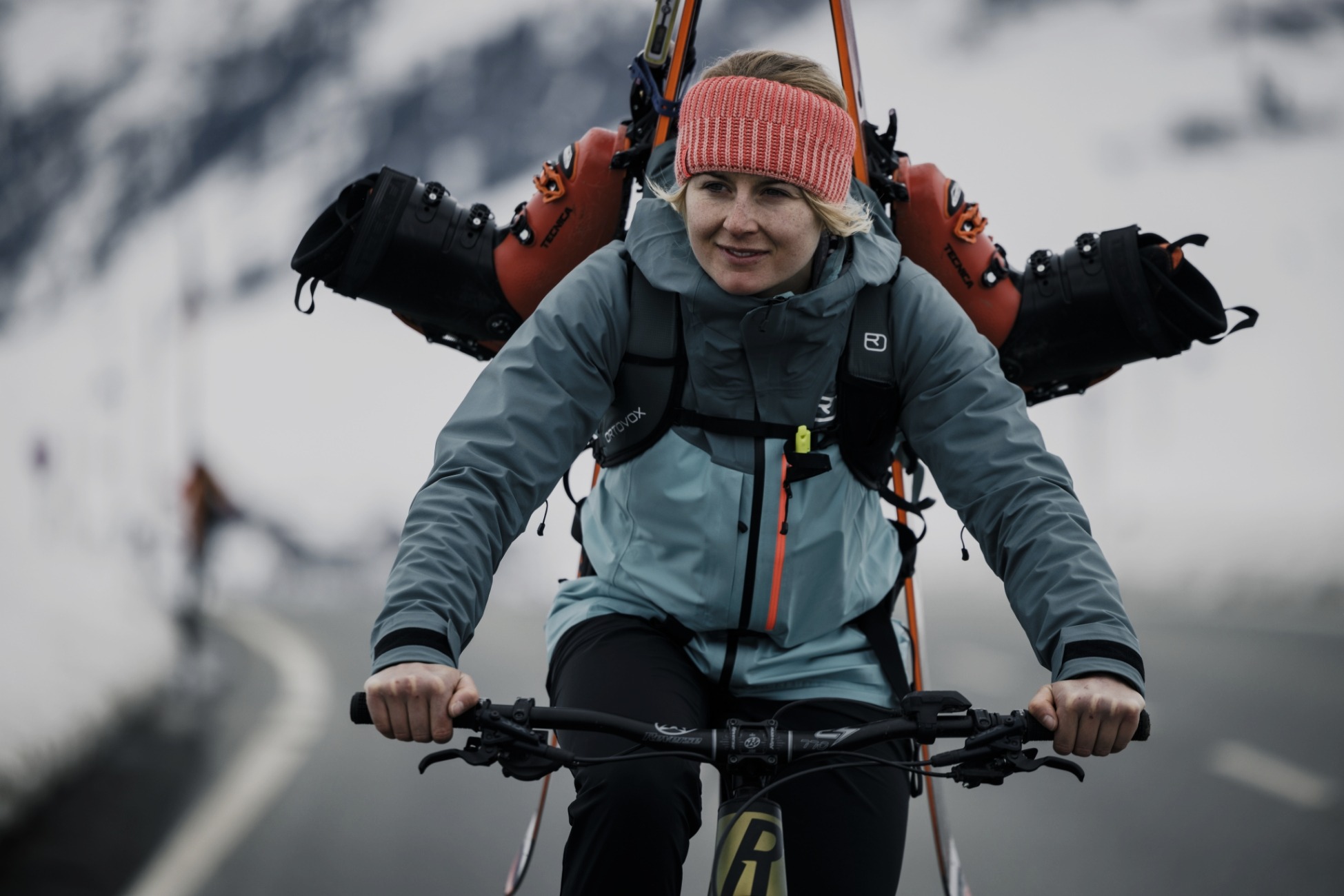 _DB_3319_MaxDraeger_2023 Coat, Finger, Head, Face, Jacket