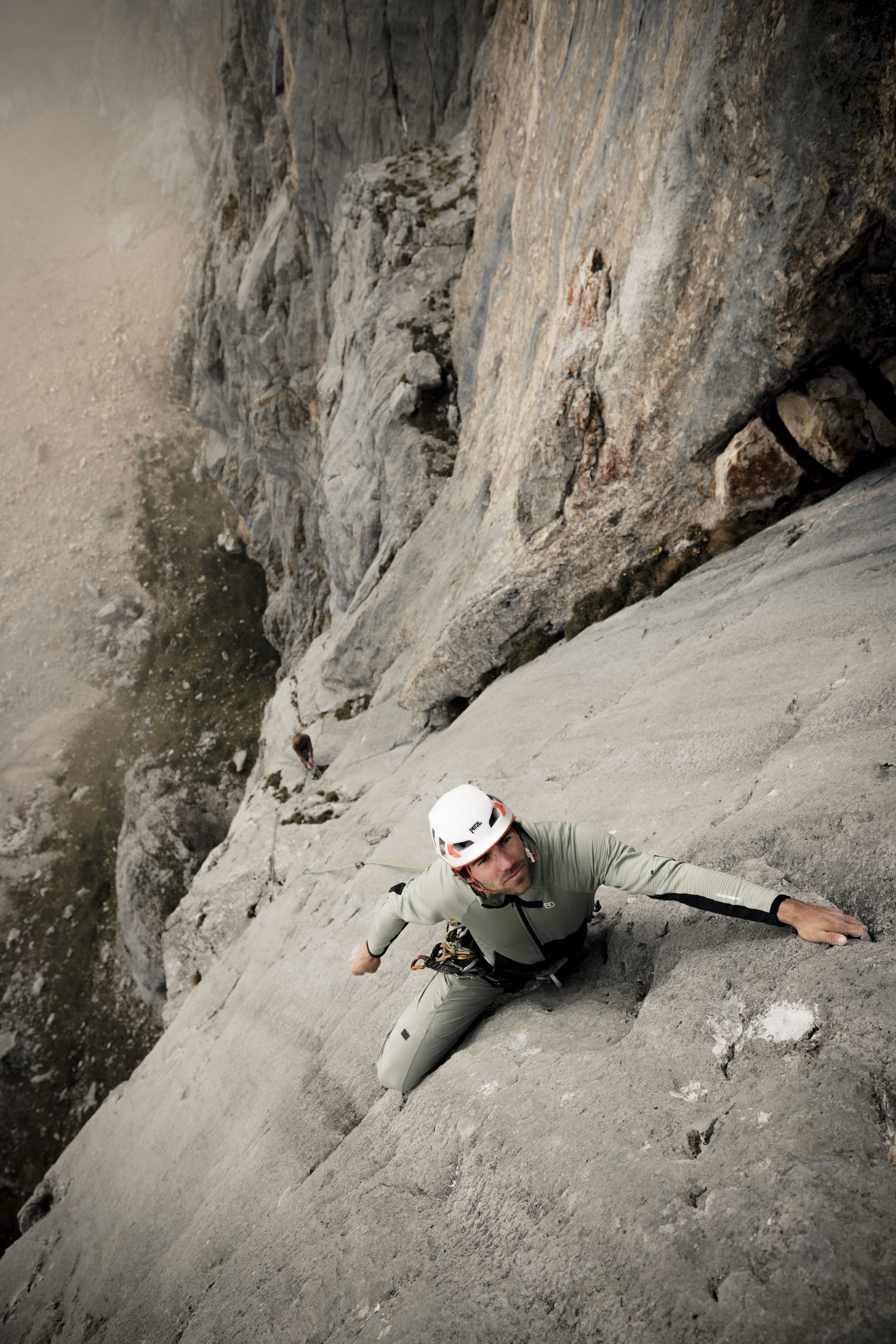 <p style="text-align: center;"><font color="#ffffff">TRAD</font></p>