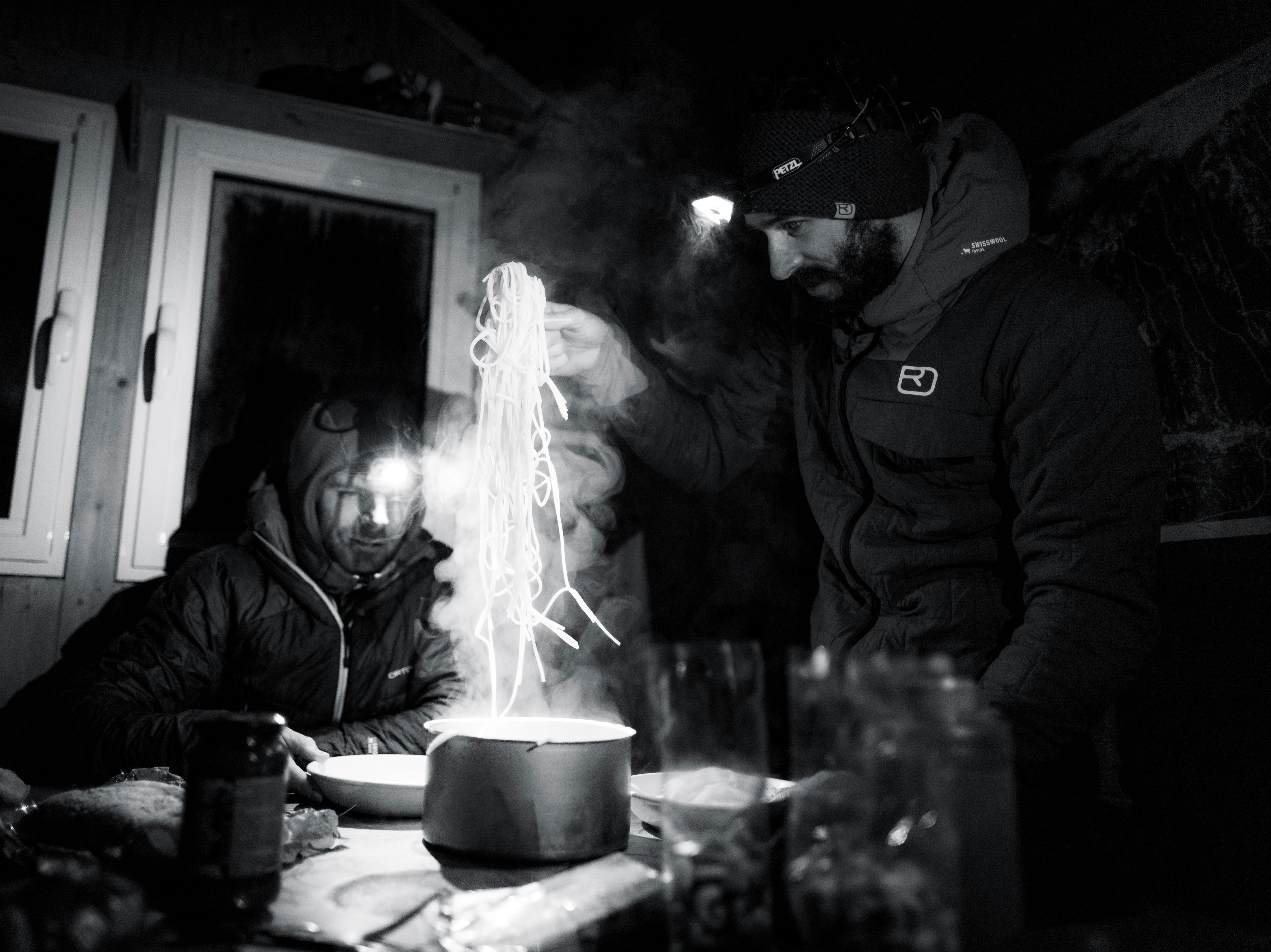 DB_9154_Athlete-Climbing_Nacho und Mo Salbit_SS25_MaxDraeger_fullres_2 Meal, Adult, Male, Man, Person