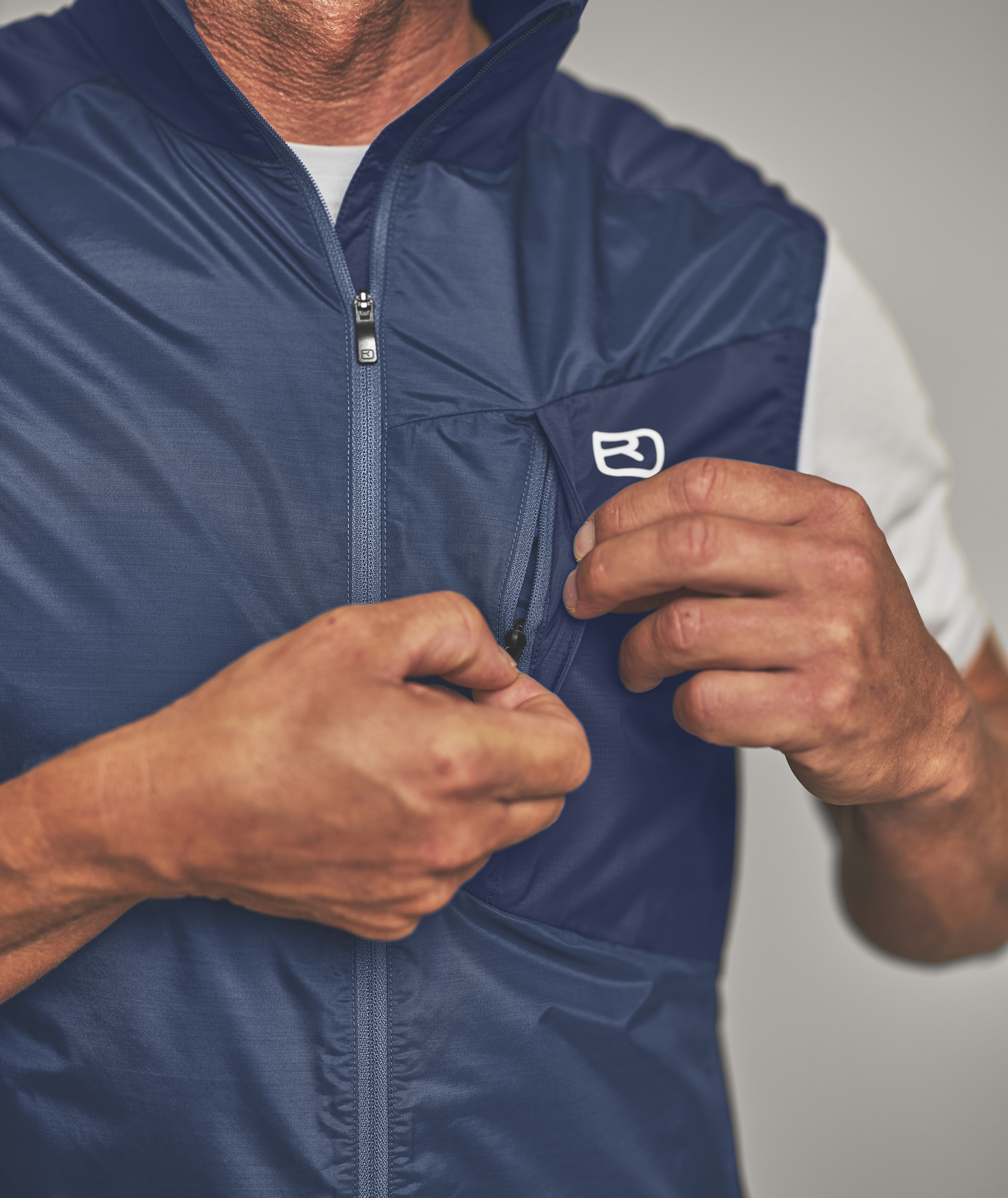 62762-TRACE_WINDBREAKER_VST_M-D-04.jpg 62762-TRACE_WINDBREAKER_VST_M-D-04.jpg