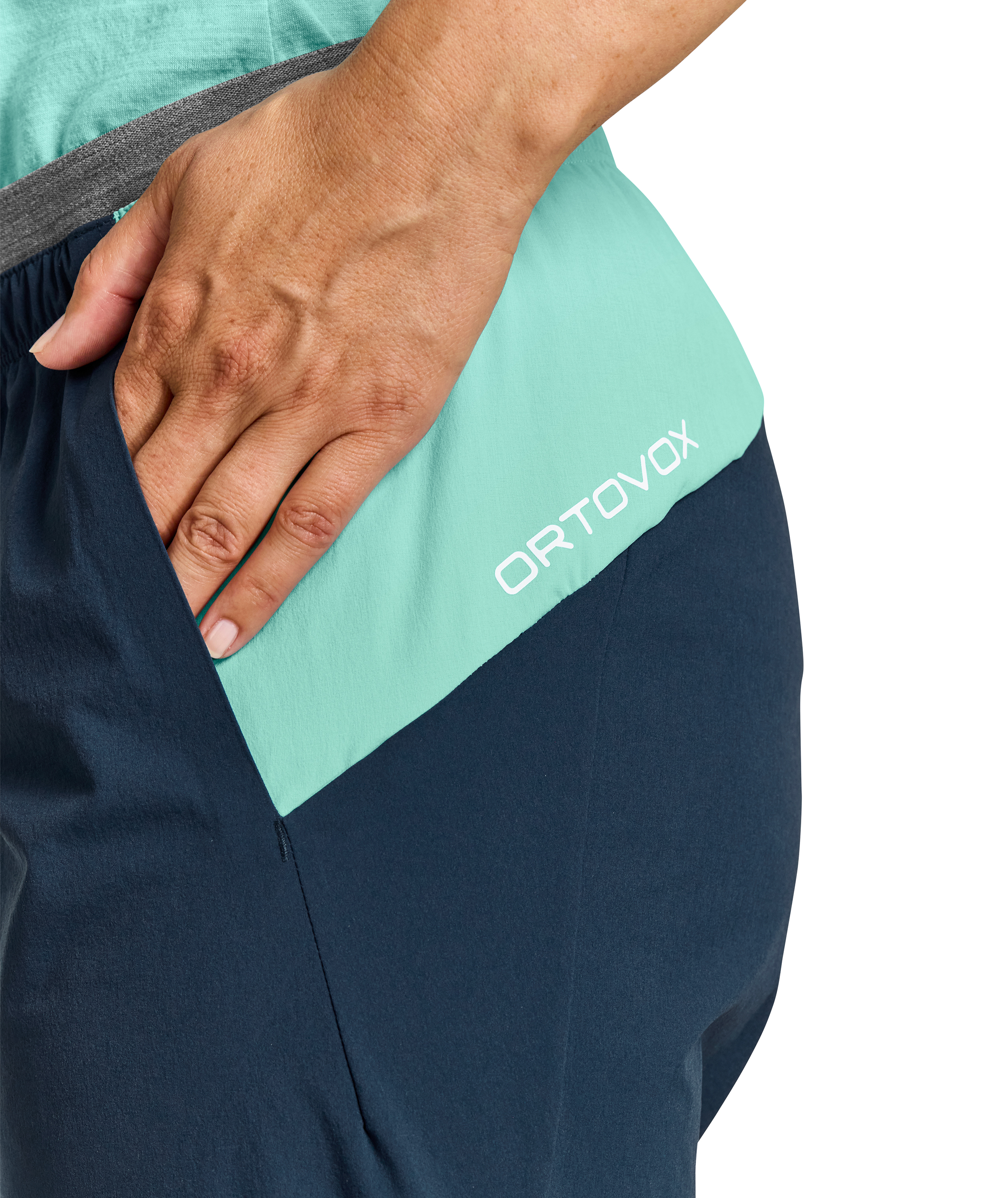 62644-54201-PIZ_SELVA_PANTS_W_deep_ocean-D-01.jpg 62644-54201-PIZ_SELVA_PANTS_W_deep_ocean-D-01.jpg