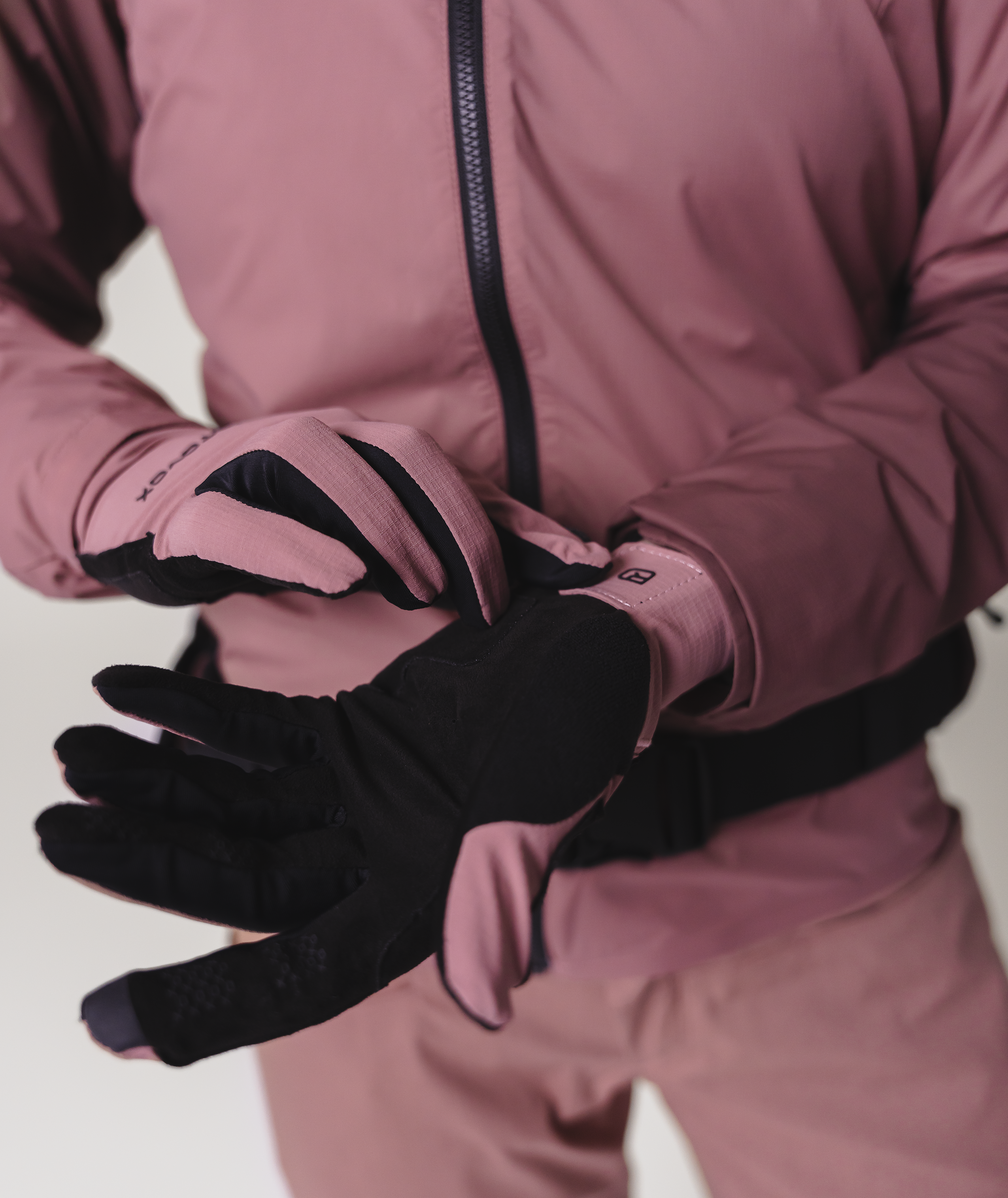 55641-MTB_PRO_GLOVE_W-D-04.png