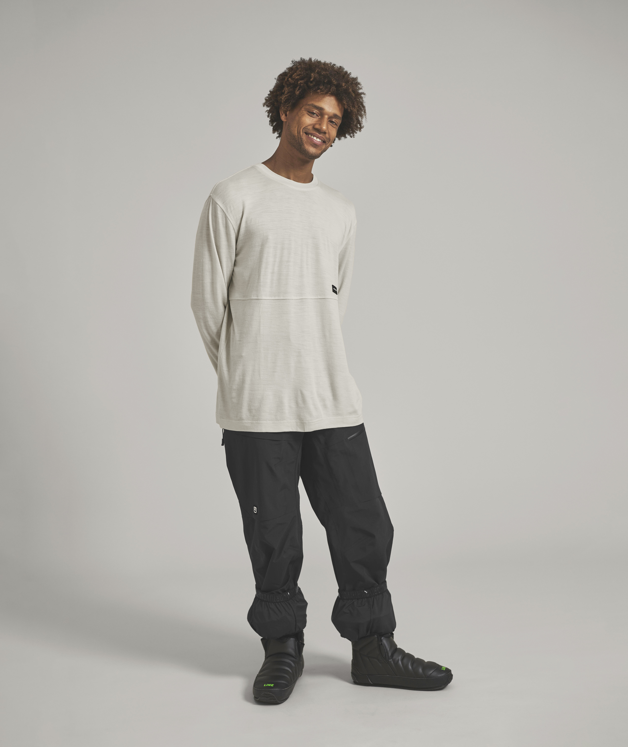 Long Sleeve, Sleeve, Person, Standing, Pants, Long Sleeve, Sleeve, Person, Standing, Pants