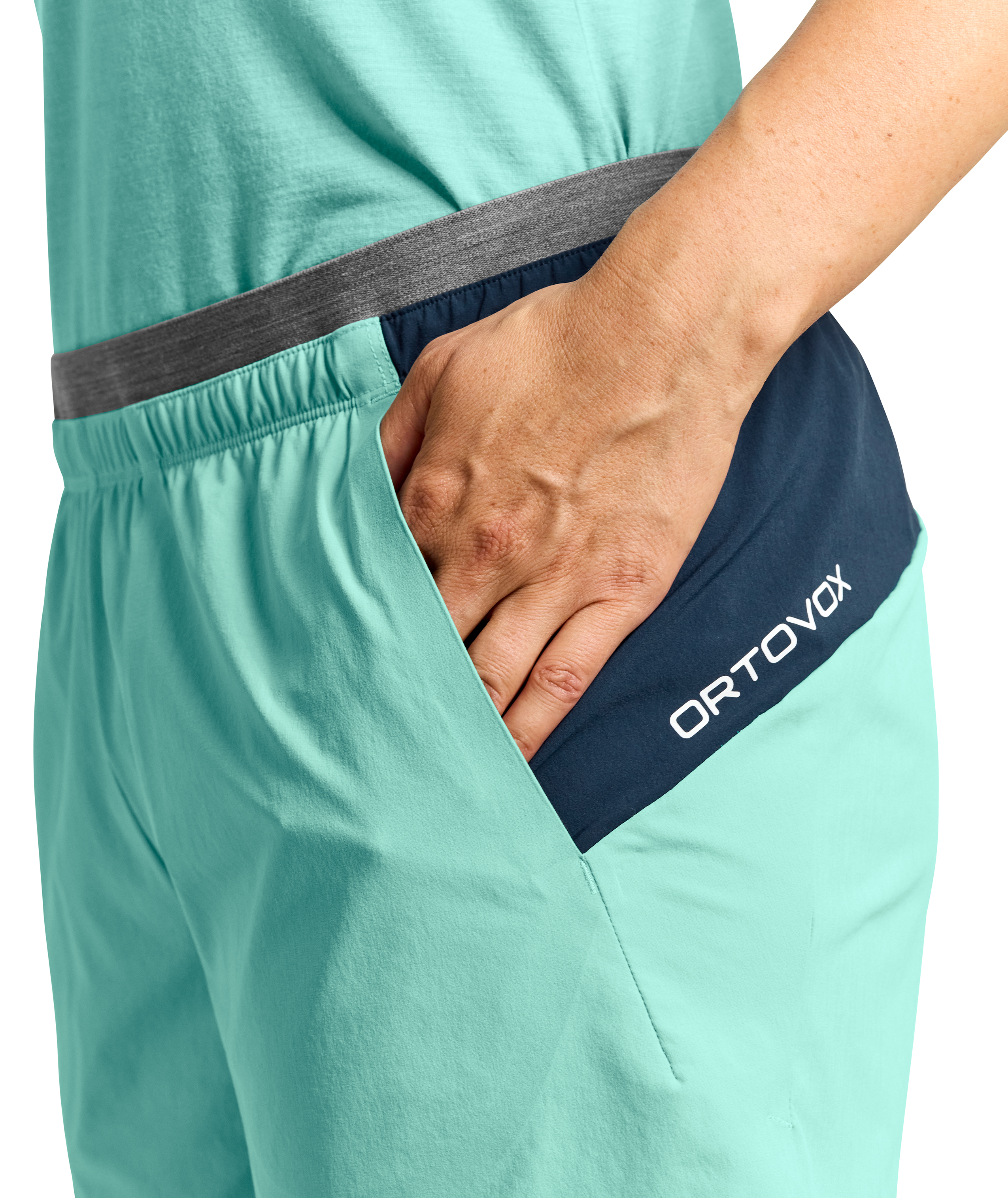 62645-61301-PIZ_SELVA_SHORTS_W_ice_waterfall-D-02.jpg 62645-61301-PIZ_SELVA_SHORTS_W_ice_waterfall-D-02.jpg