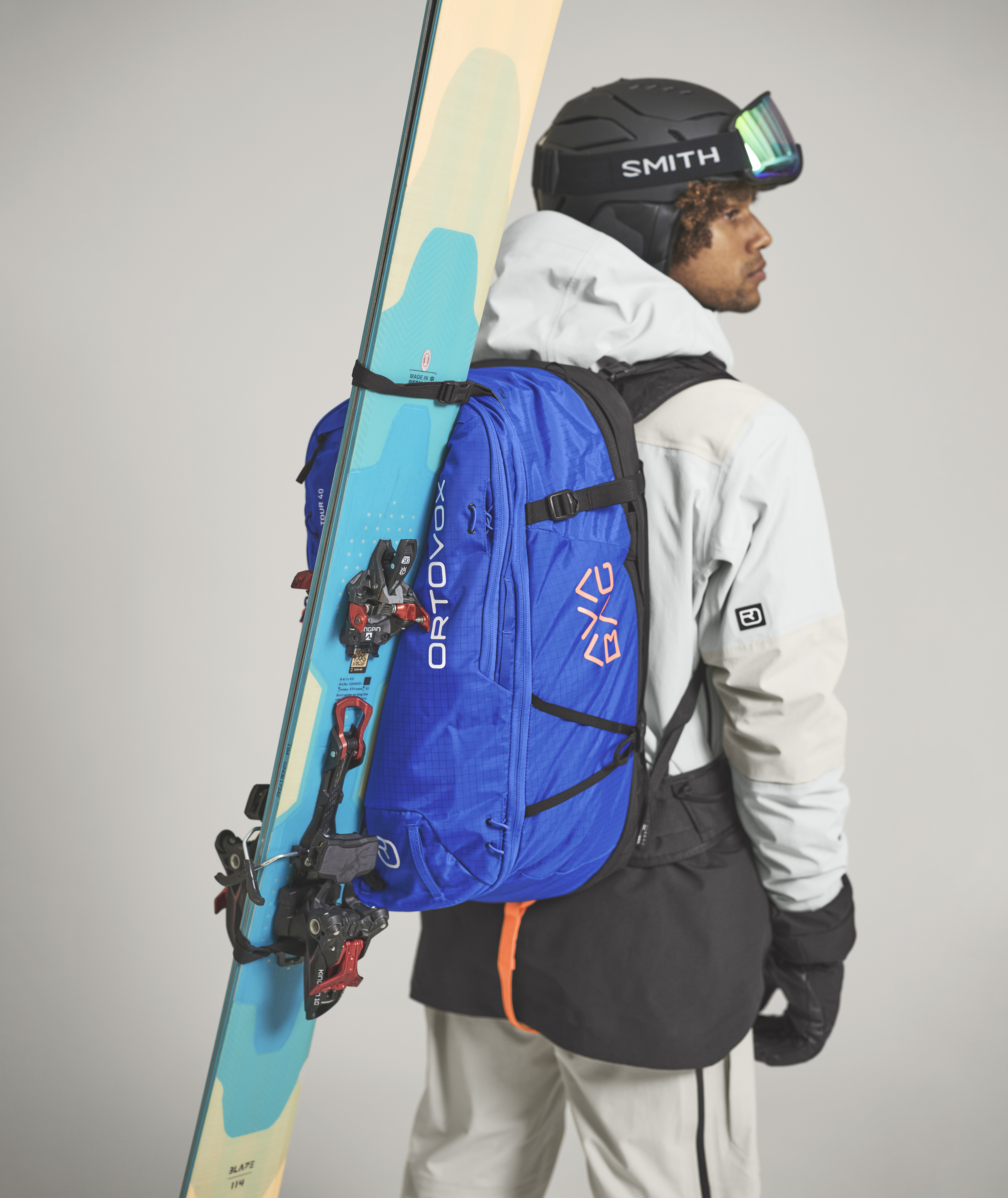 Bag, Backpack, Person, Glove, Helmet, Bag, Backpack, Person, Glove, Helmet