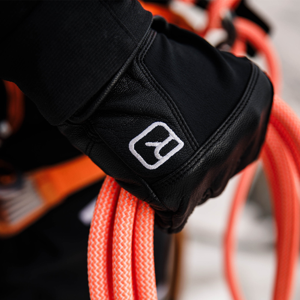 250901_LP_Protact_Kachel_Produktkreislauf_Mobil_1000x1000_CWI Clothing, Glove, Rope, Strap, Person