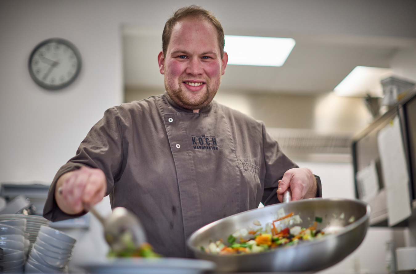 Teaser Grid_a Adult, Male, Man, Person, Face